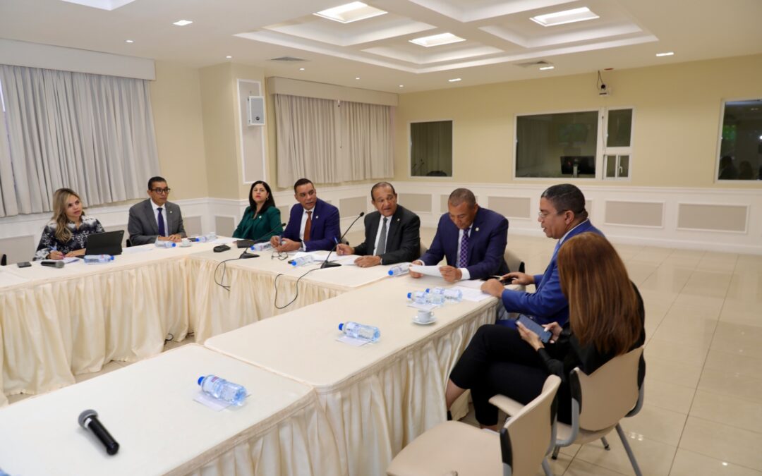 Comisión de Recursos Naturales coordina descenso a Barahona por resolución que solicita dragado y conservación Laguna de Rincón