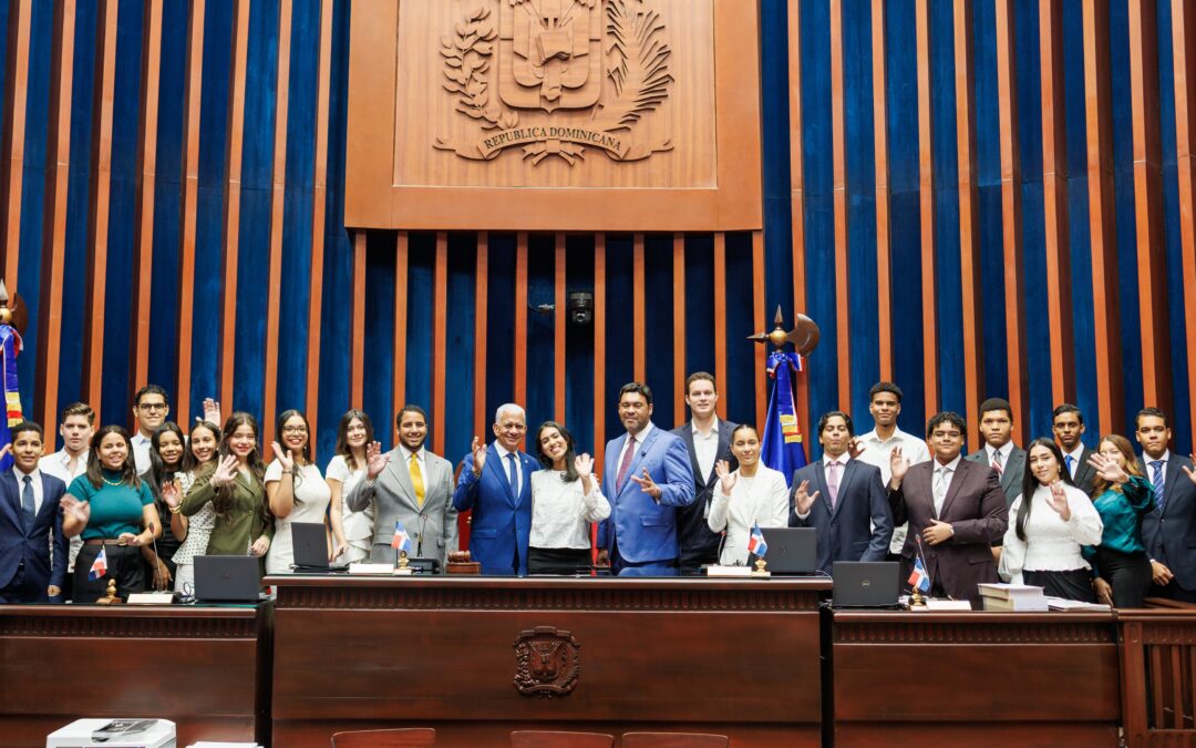 Estudiantes de Derecho de la PUCMM conocen de cerca la labor legislativa del Senado de la República