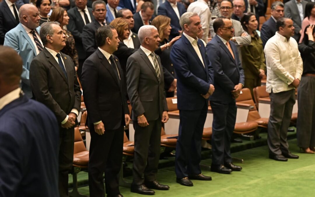 Presidente del Senado, Ricardo de los Santos, asiste a puesta en circulación libro “Reformas a la Constitución Política Dominicana 1994-2002-2010-2015-2024”