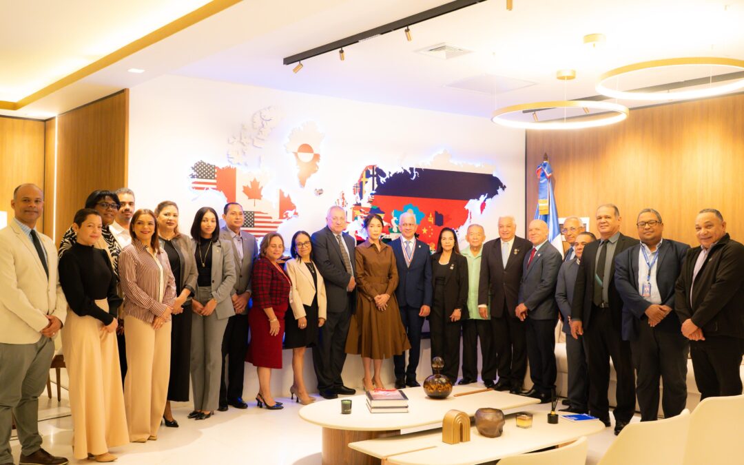 Presidente del Senado recibe reconocimiento en el marco de la XXVIII Cumbre Mundial de Empresa y Educación