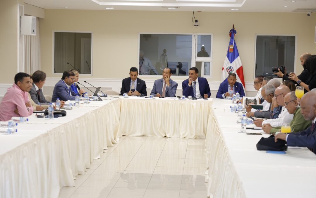Senadores escuchan a instituciones vinculantes sobre situación Laguna de Rincón en Barahona