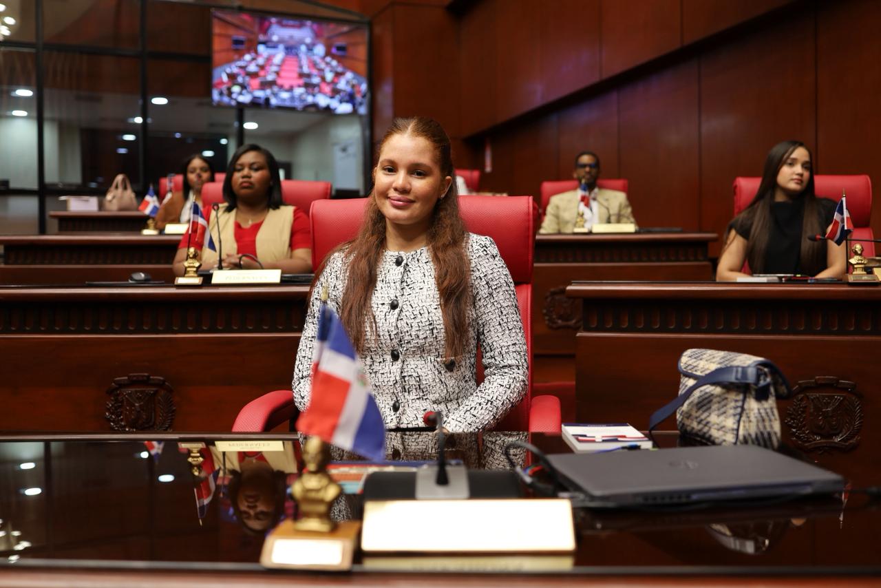Jóvenes dirigentes políticos del Distrito Nacional visitan el Senado de la República 1 WhatsApp Image 2025 10 09 at 1.11.46 PM 1