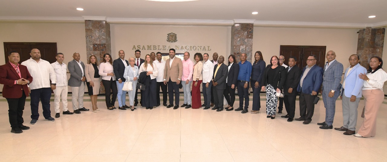 Abogados y comunicadores de la provincia La Altagracia visitan el Senado de la República 2 WhatsApp Image 2025 10 13 at 8.23.32 PM