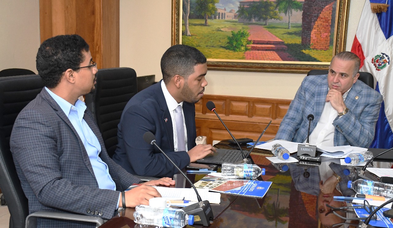 Senadores escuchan a representantes MICM en torno al proyecto de ley que buscan regular expendio y consumo de bebidas alcohólicas en RD 1 WhatsApp Image 2025 10 15 at 10.05.39 AM 1 1