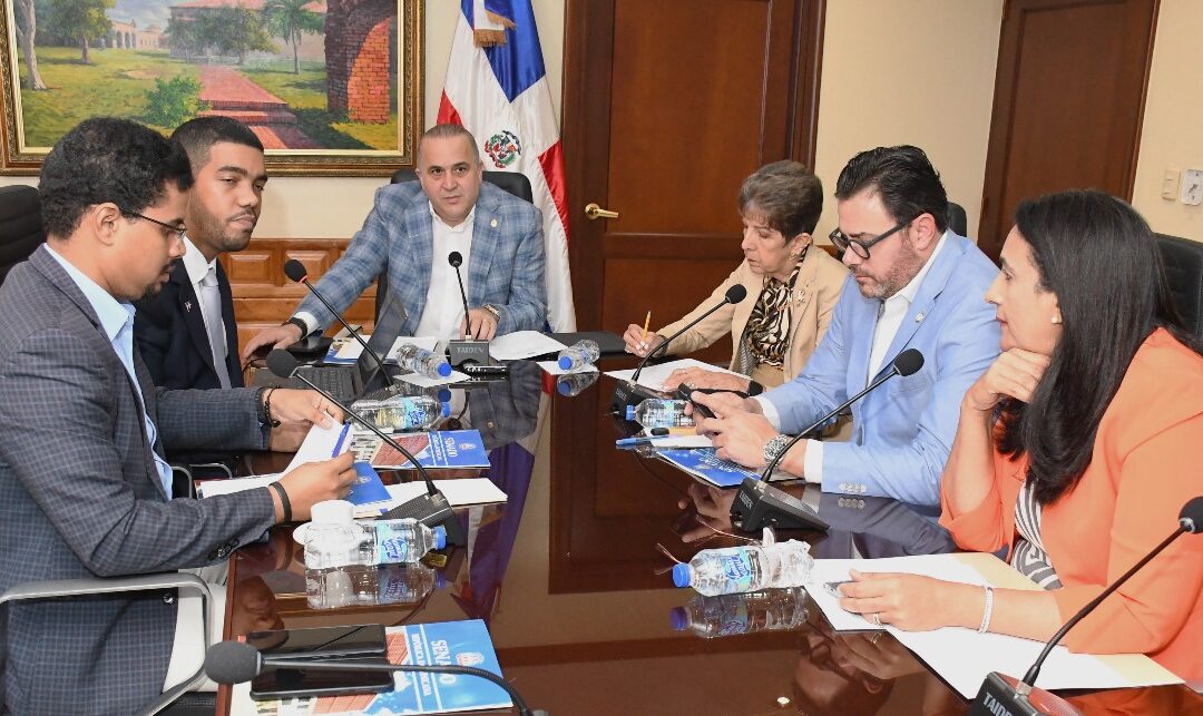Senadores escuchan a representantes MICM en torno al proyecto de ley que buscan regular expendio y consumo de bebidas alcohólicas en RD