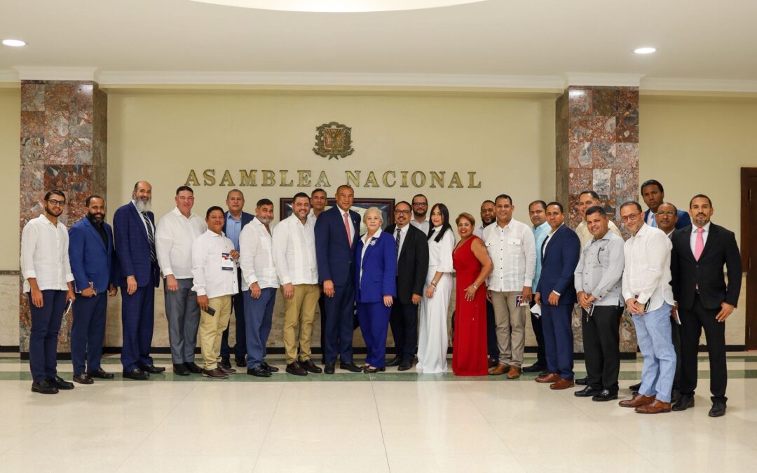 Senado recibe a miembros de la Asociación de Caballos de Paso Higüeyano de la provincia La Altagracia