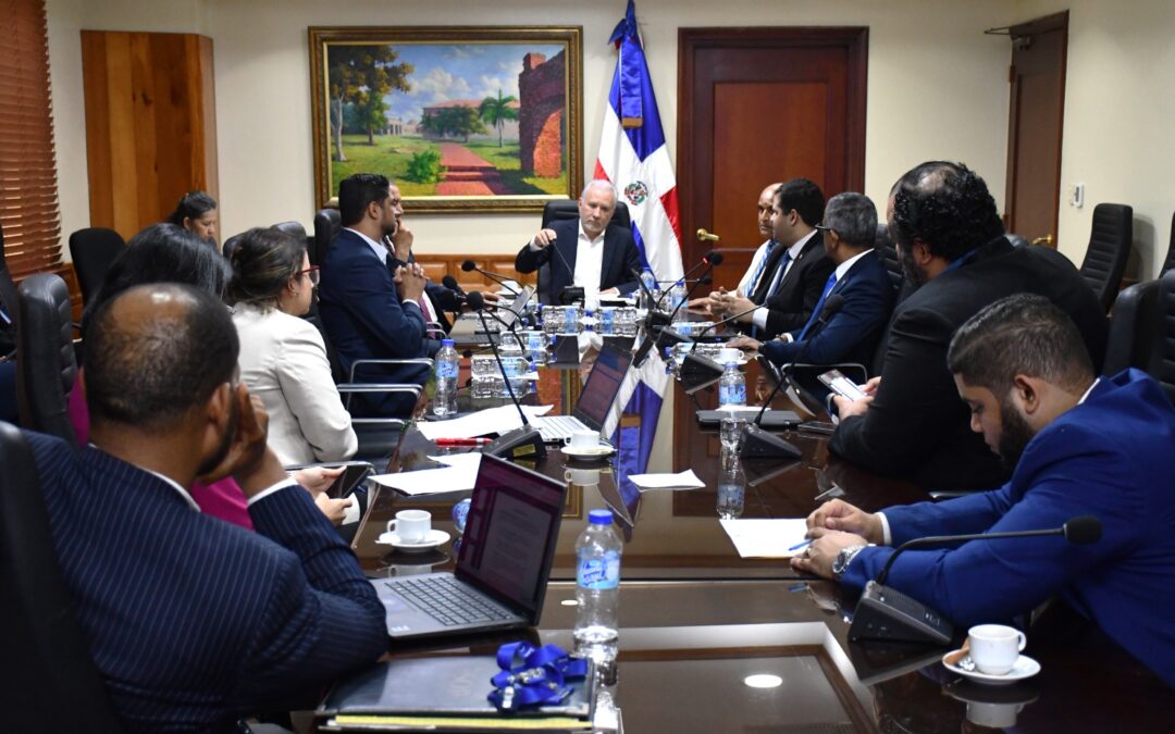 Comisión de Justicia del Senado escucha opiniones del juez Justiniano Montero sobre ley que regula el uso de medios digitales en los procesos judiciales