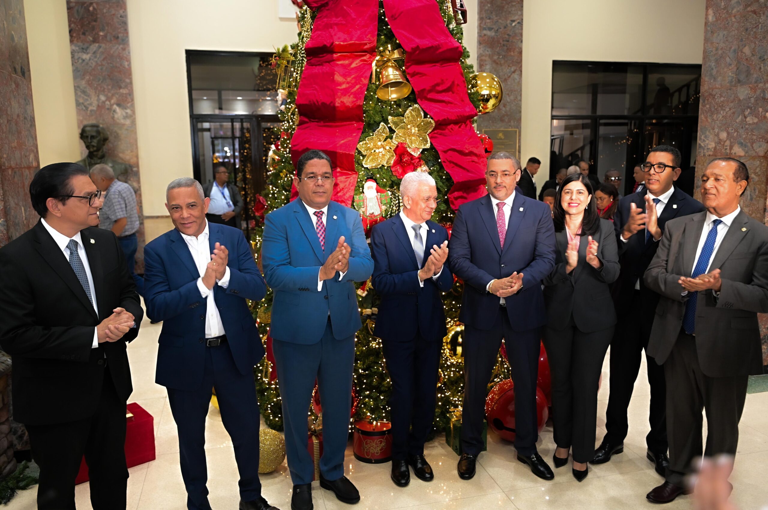 Senado de la República da la bienvenida oficial a la Navidad con su tradicional encendido del árbol 1 Imagen de WhatsApp 2025 11 20 a las 13.01.20 c76ec343 scaled