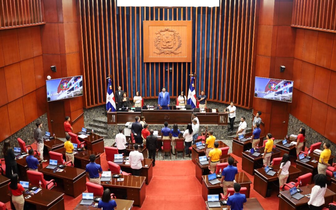 Senado Abre sus Puertas a Estudiantes del Instituto Agropecuario de Higüey y de la Universidad de Barcelona