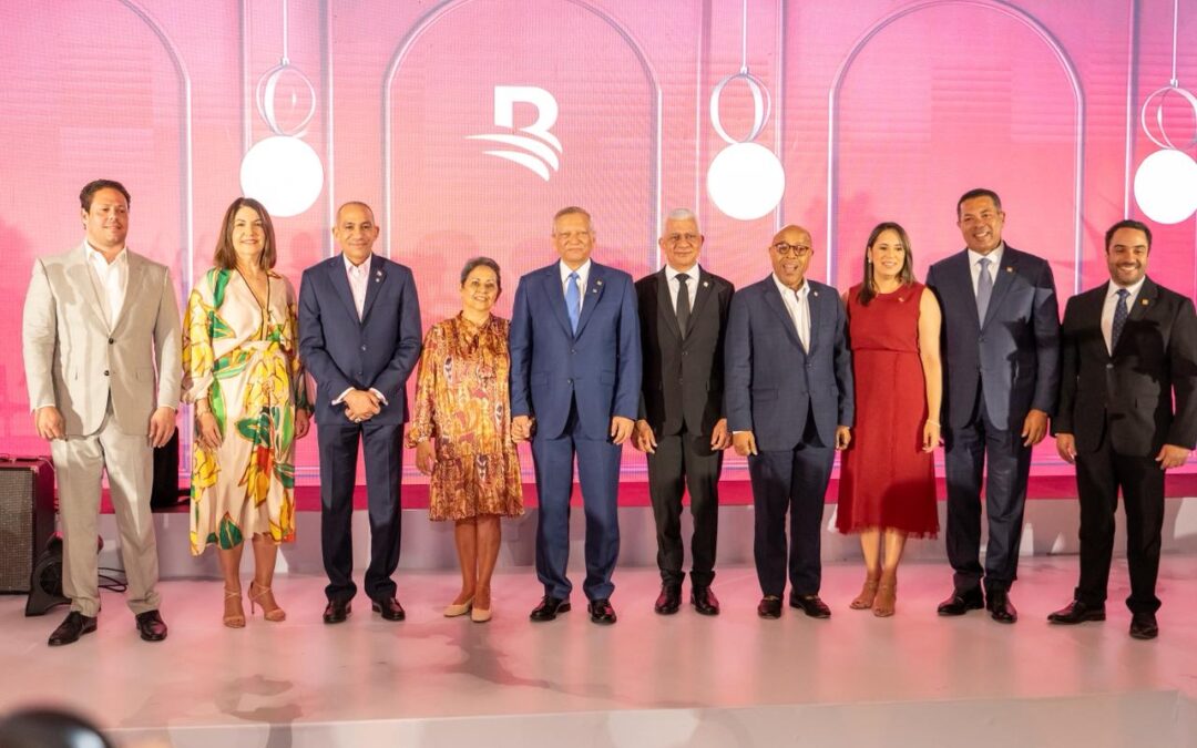 Ricardo de los Santos, presidente del Senado, participa en coctel navideño Banreservas para clientes corporativos