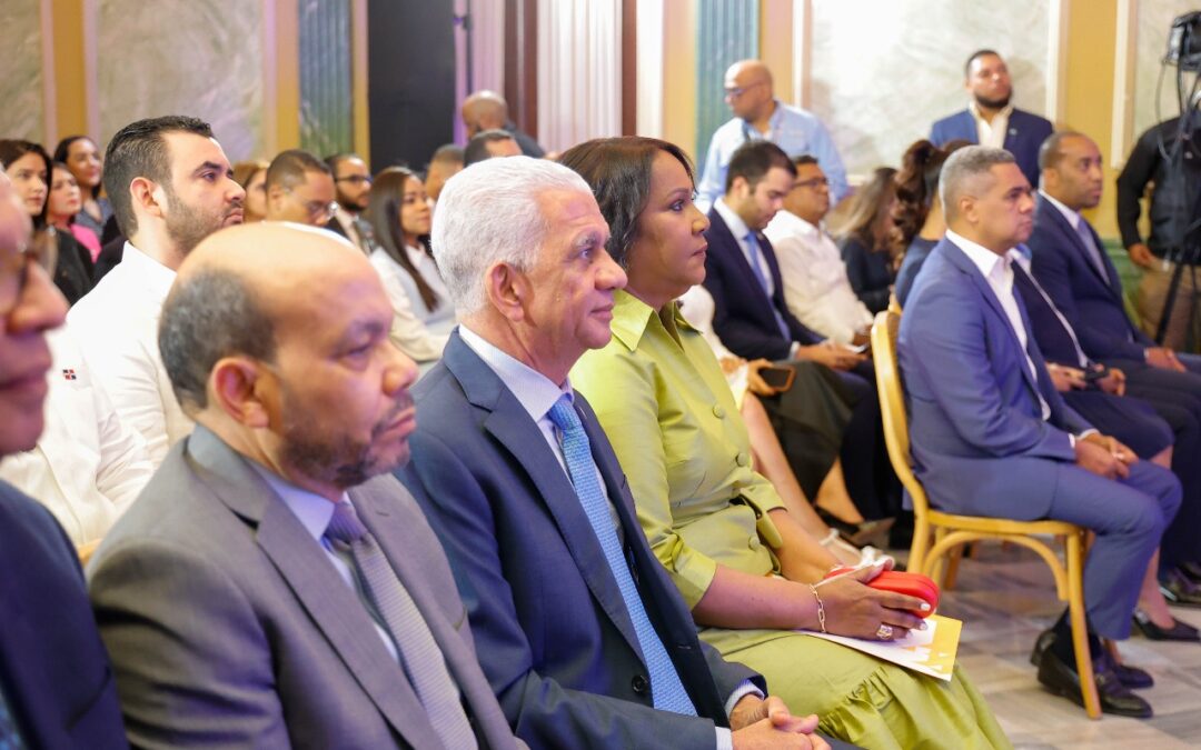 Presidente del Senado, Ricardo de los Santos, asiste a entrega de Premio Nacional a la Innovación Pública 2025