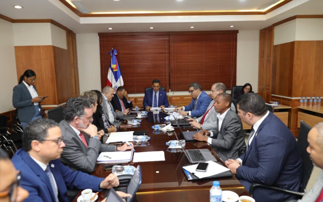 Comisión Especial que estudia observaciones a Ley de Residuos Sólidos escucha a representantes del Poder Ejecutivo y sectores vinculados