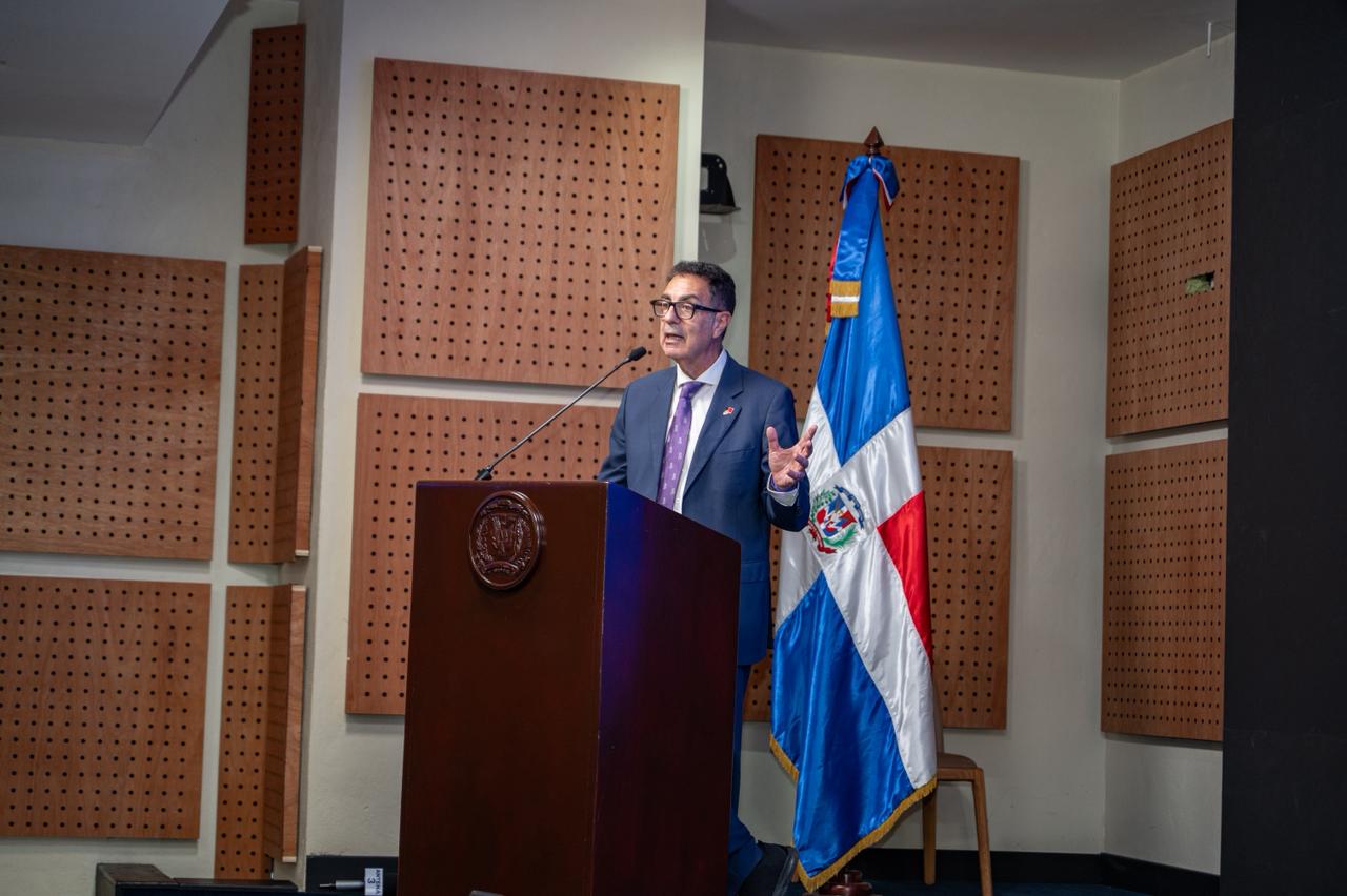 Senado de la República auspicia conferencia “Entendiendo la violencia de género: conceptos, contextos y casos” con el especialista español Dr. Miguel Lorente 2 i03