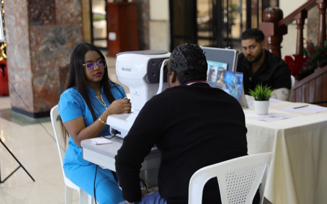 Senado realiza jornada de oftalmología en convenio con Amplia Visión Óptica