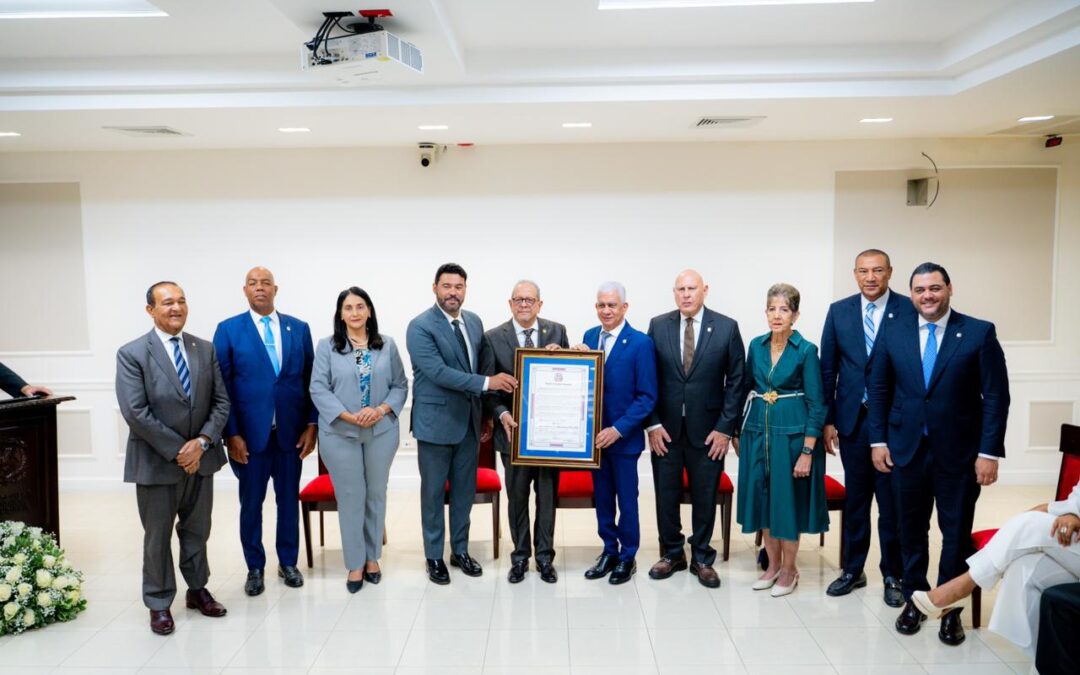 Senado reconoce a Ernesto Veloz por aportes al turismo nacional