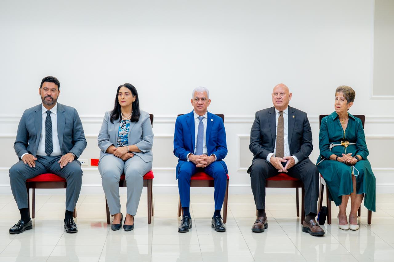 Senado reconoce a Ernesto Veloz por aportes al turismo nacional 1 rec2