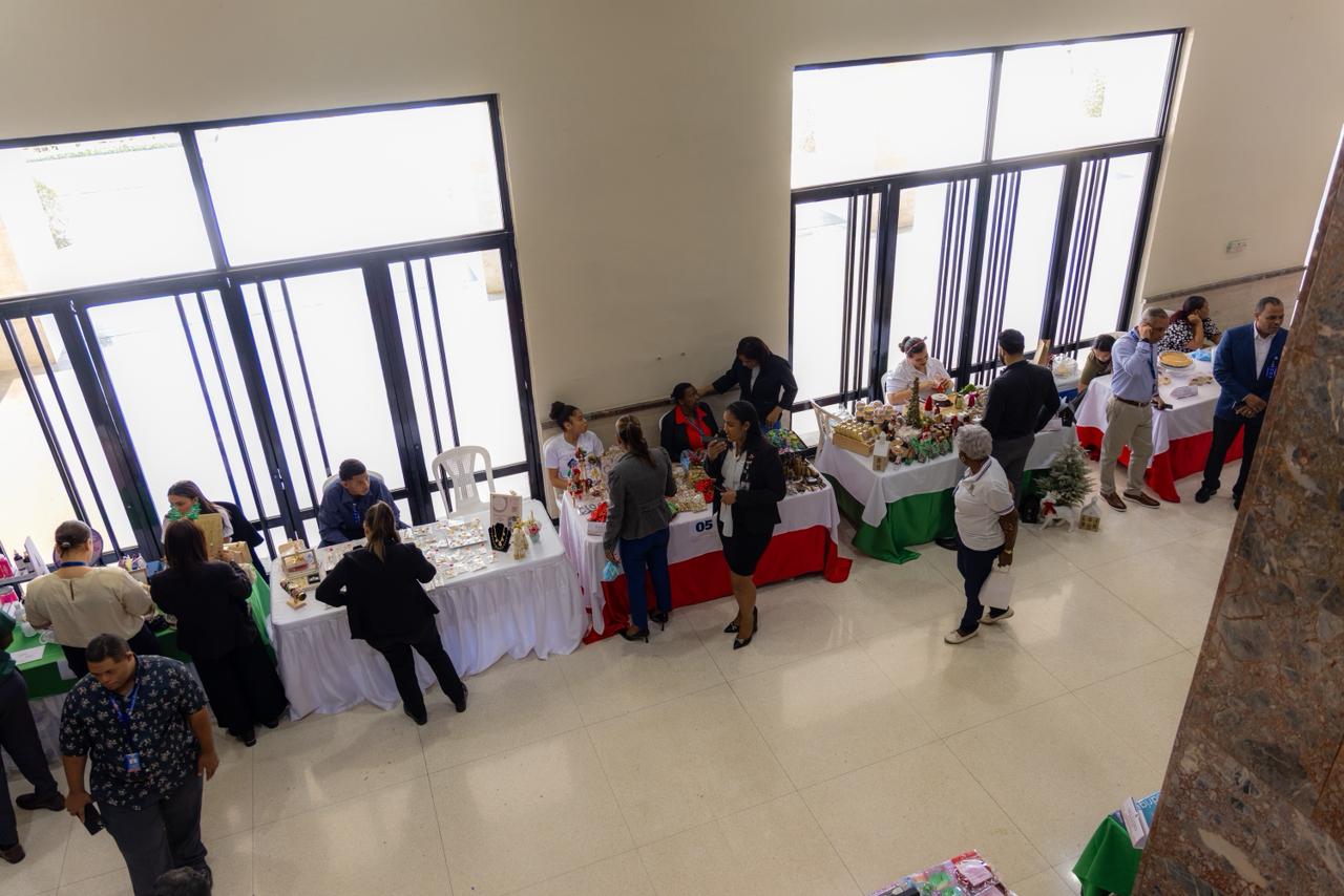 Senado de la República realiza primera feria “Talento que nos une” en apoyo a colaboradores emprendedores 1 WhatsApp Image 2025 12 05 at 10.11.37 AM 1 1