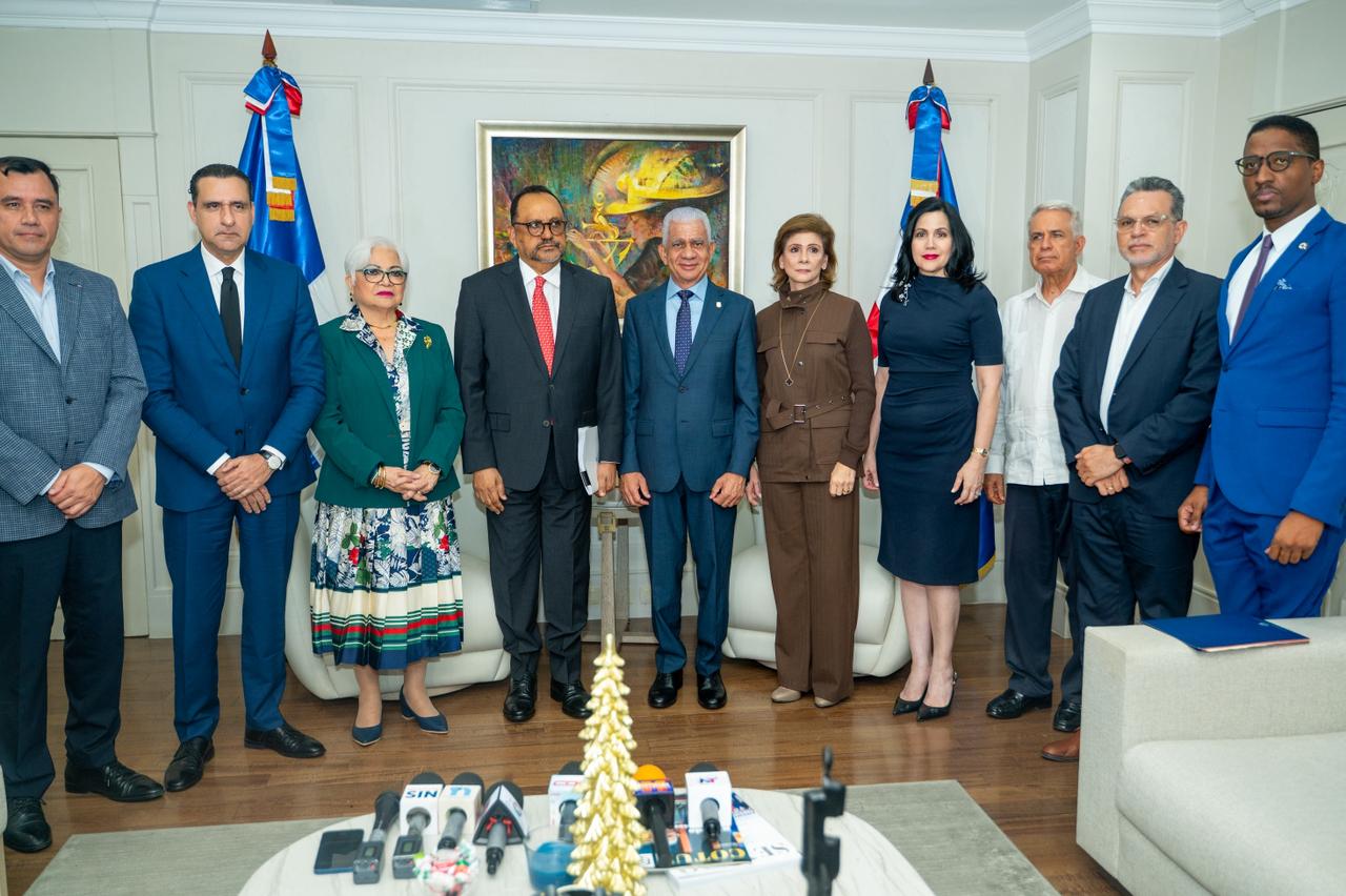 Senado de la República recibe del Poder Ejecutivo Anteproyecto de Ley Orgánica de la Policía Nacional 1 WhatsApp Image 2025 12 08 at 7.56.02 PM 1 1