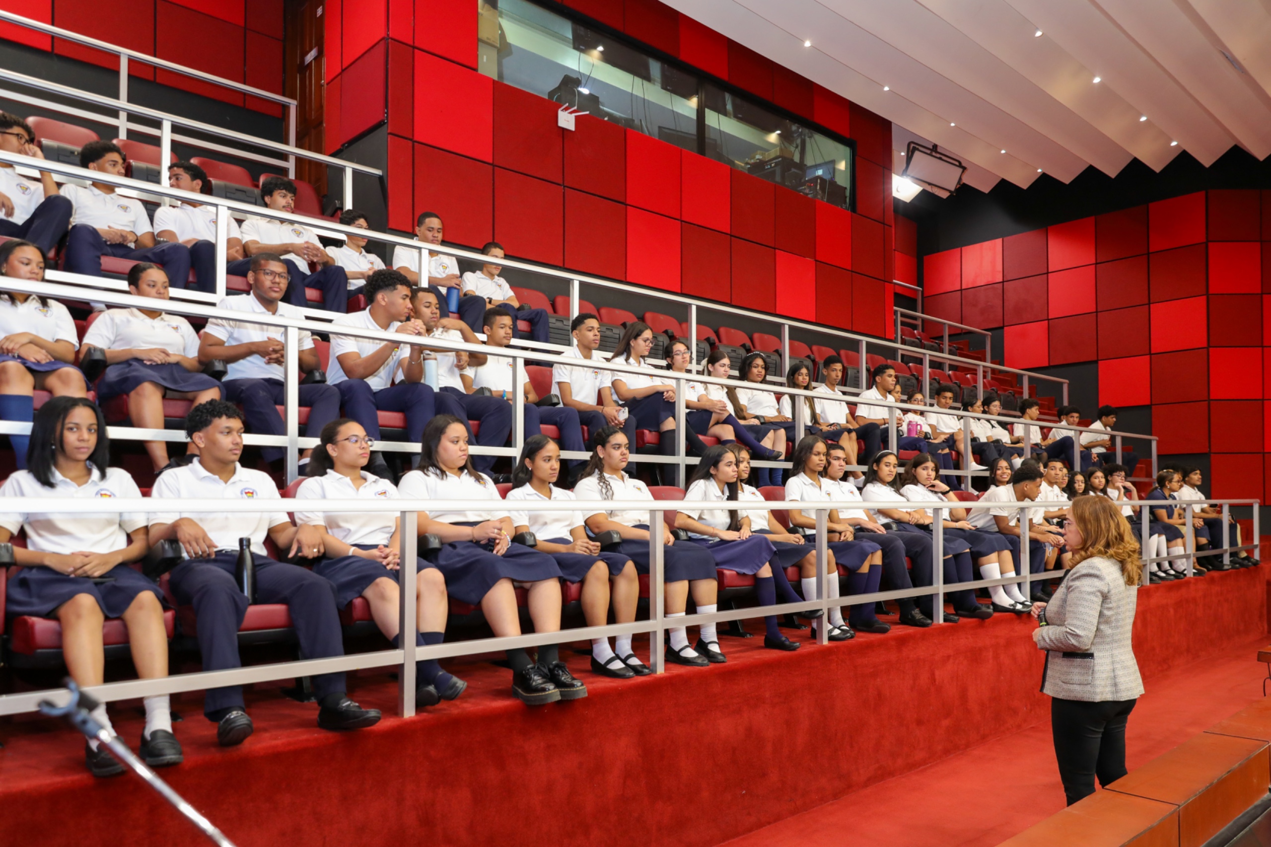 Senado recibe a estudiantes del Centro Educativo Bautista del Distrito Nacional 1 WhatsApp Image 2025 12 11 at 8.56.16 AM