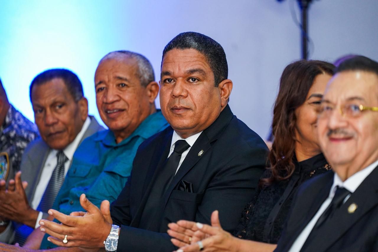 Senador Cristóbal Castillo rinde cuenta de gestión legislativa 2024-2025 2 WhatsApp Image 2025 12 13 at 10.06.00 AM 1