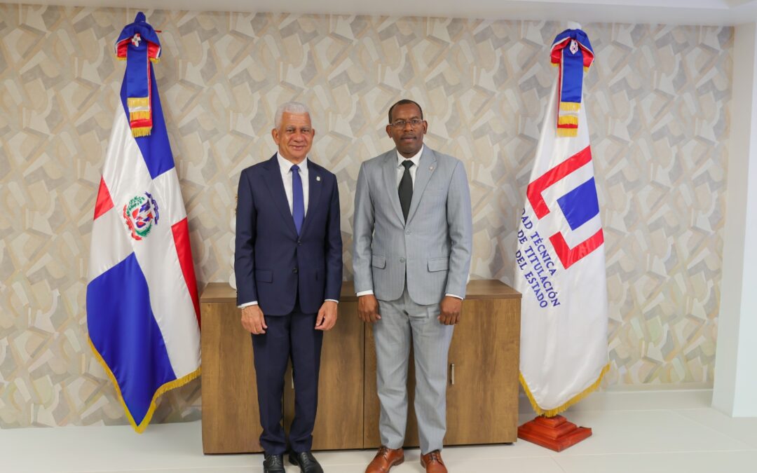 Presidente del Senado Ricardo de los Santos sostiene encuentro con el director ejecutivo de la UTECT, Duarte Méndez Peña