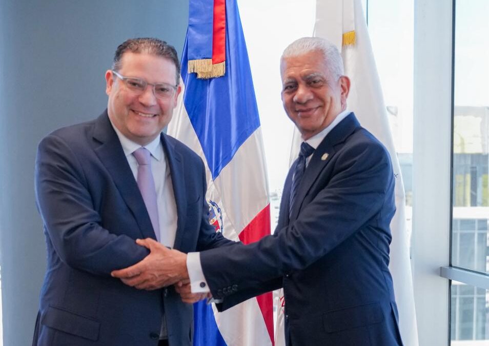 Presidente del Senado, Ricardo de los Santos, reafirma lazos de cooperación con nueva administración de Eduardo Sanz Lovatón en (MICM)