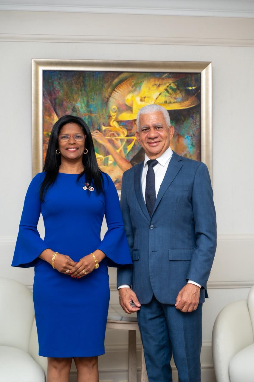 Presidente del Senado recibe comisión del Centro Educativo Cometas de Esperanza, y a representantes de ASONADEDI 1 WhatsApp Image 2026 02 18 at 12.45.45 PM 2