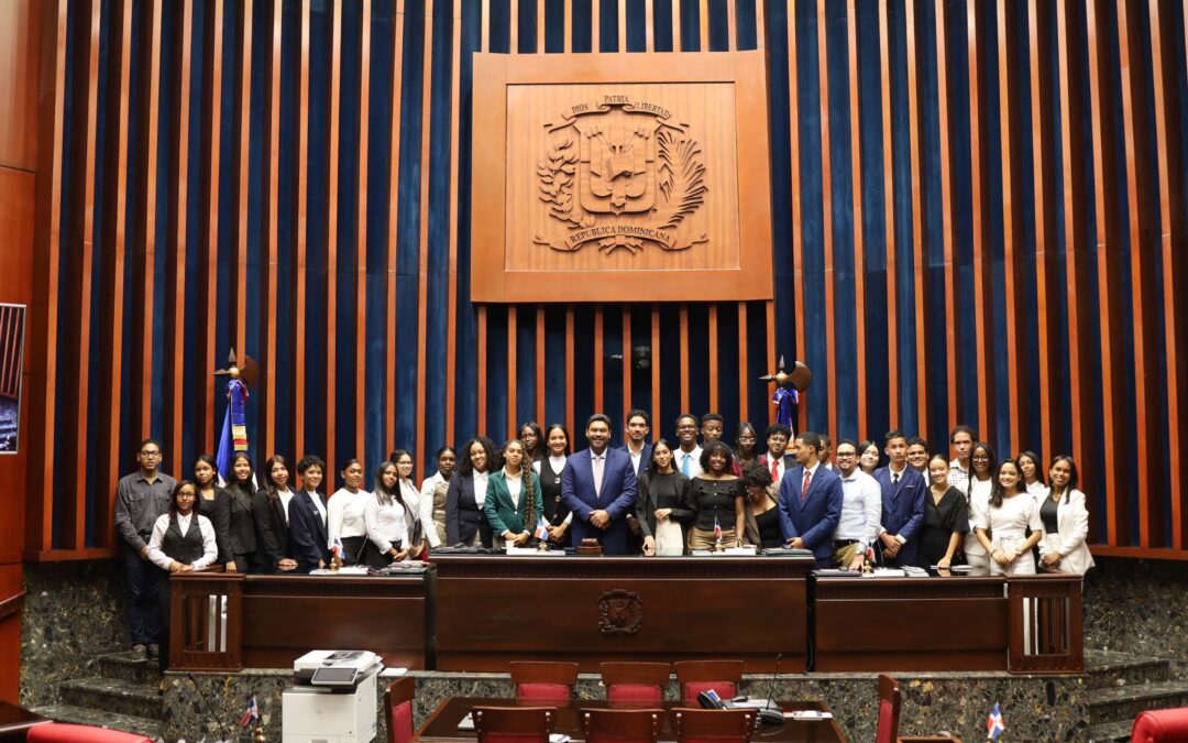 Senado recibe delegación de jóvenes finalistas del Premio Nacional de la Juventud, de La Altagracia