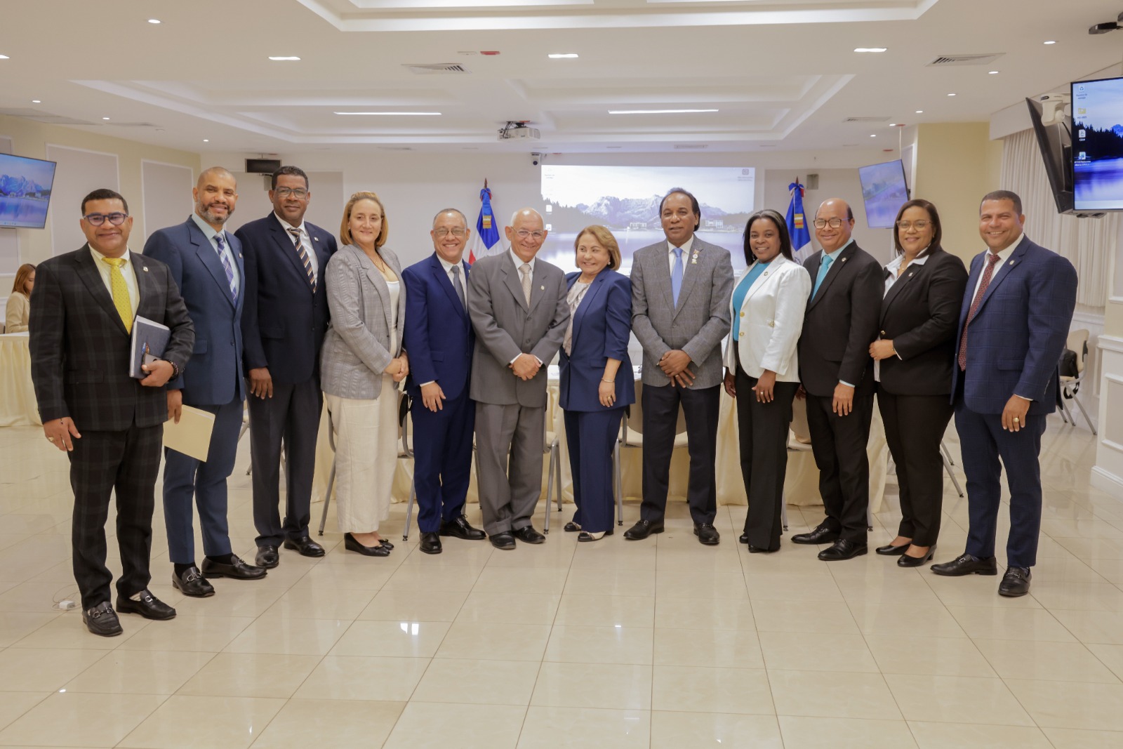 Senadores y diputados se reúnen con director general de Desarrollo Fronterizo, Jorge Radhamés Zorrilla Ozuna 1 WhatsApp Image 2026 03 25 at 2.15.46 PM