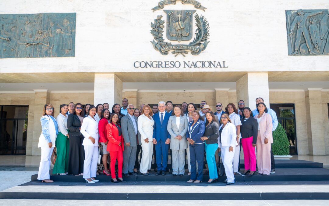 Delegación de comunicadores de San Pedro de Macorís visita el  Senado de la República