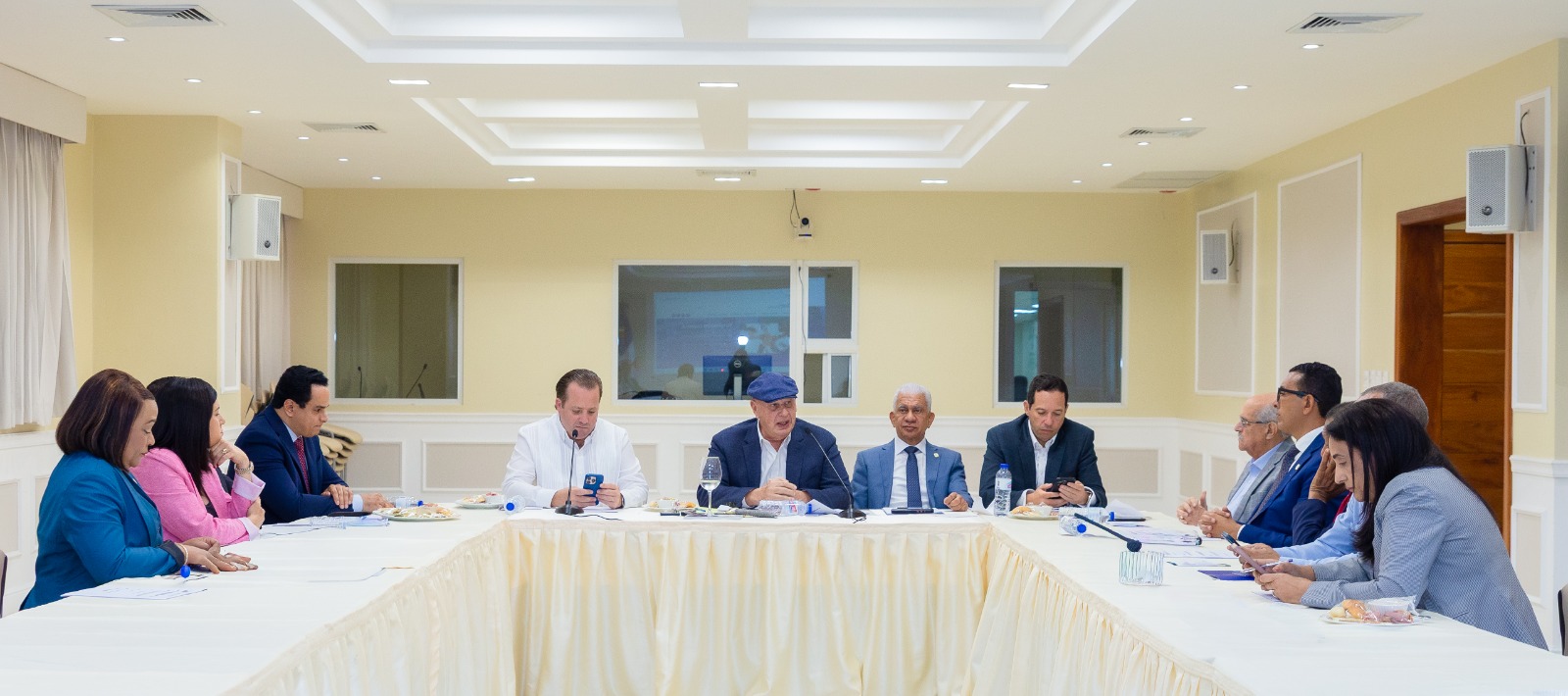 Comisión Especial socializa con representantes del PRM iniciativa que busca modificar Ley de partidos políticos 1 WhatsApp Image 2026 04 09 at 2.13.29 PM