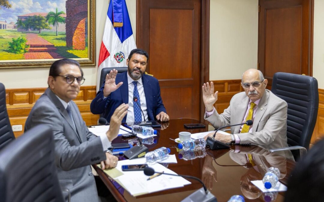 Comisión de Educación Superior, Ciencia y Tecnología acuerda fusionar proyectos sobre exequátur y ejercicio profesional