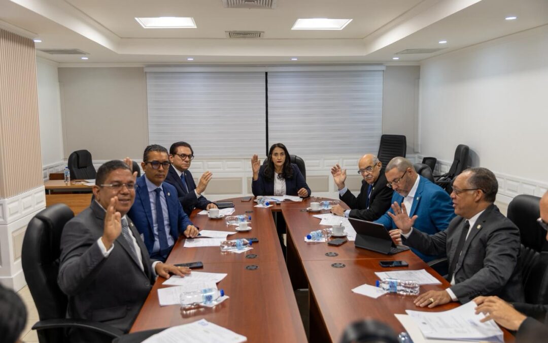 Comisión de Salud Pública analiza resolución que solicita instalación Centro de Atención Primaria en Loma Larga, provincia El Seibo