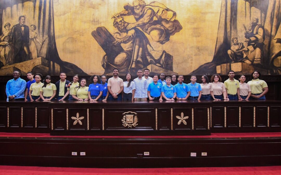 Estudiantes del Politécnico Loyola realizan visita guiada al Senado de la República