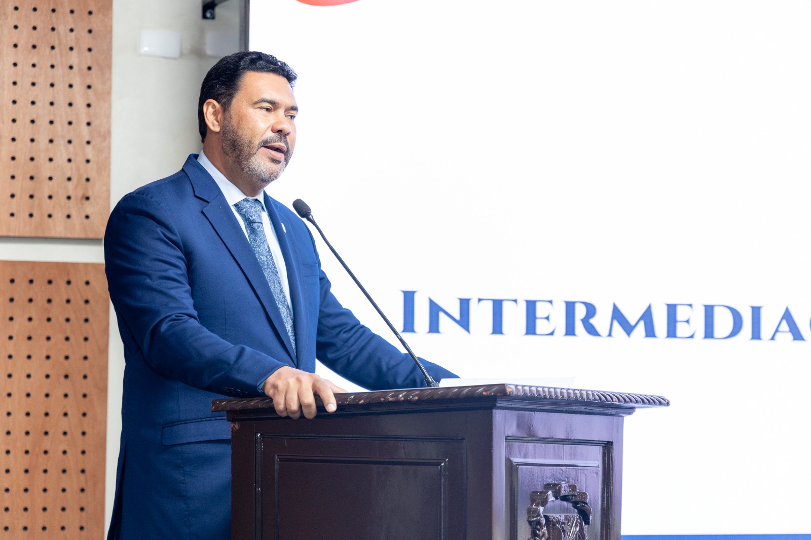 Senado realiza conversatorio sobre ley que regula la intermediación y la publicidad inmobiliaria 1 WhatsApp Image 2026 05 07 at 2.40.52 PM