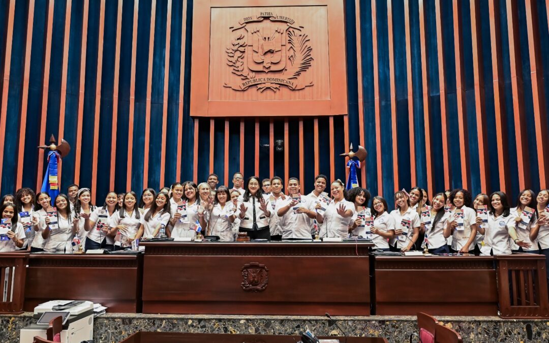 Estudiantes del Politécnico José Francisco Bobadilla conocen el Senado de la República