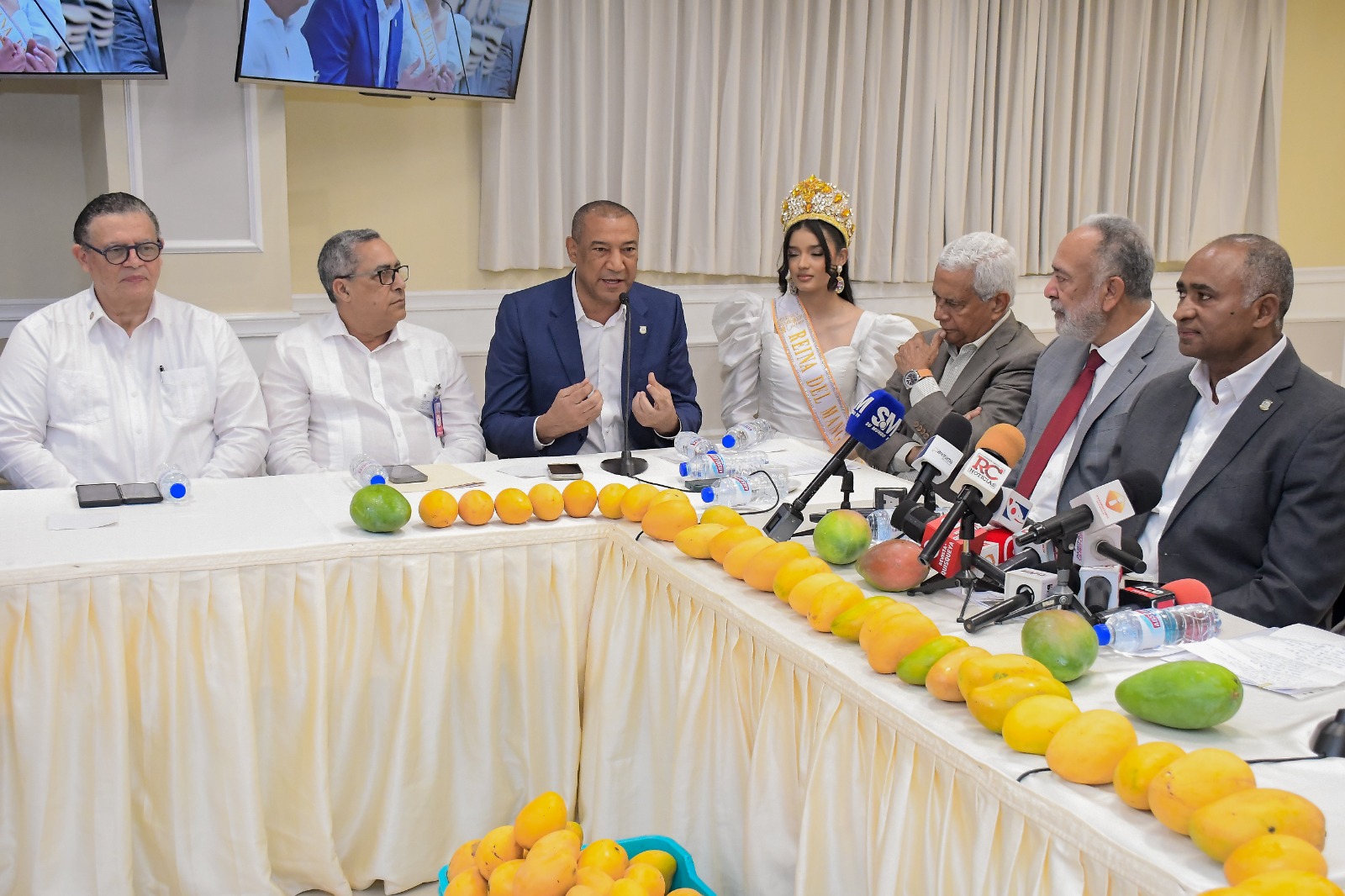 Senador Julito Fulcar respalda Expo Mango 2026, como plataforma clave del desarrollo económico de Peravia 2 WhatsApp Image 2026 05 21 at 1.33.46 PM 2