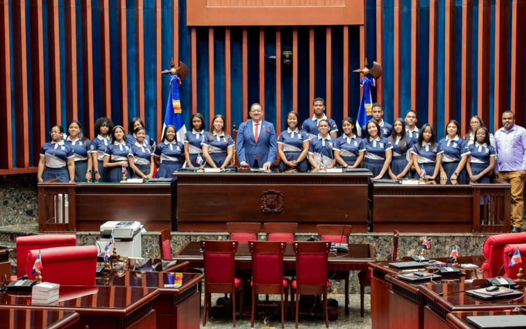 Estudiantes del Colegio Nuestra Señora del Carmen visitan Senado de la República