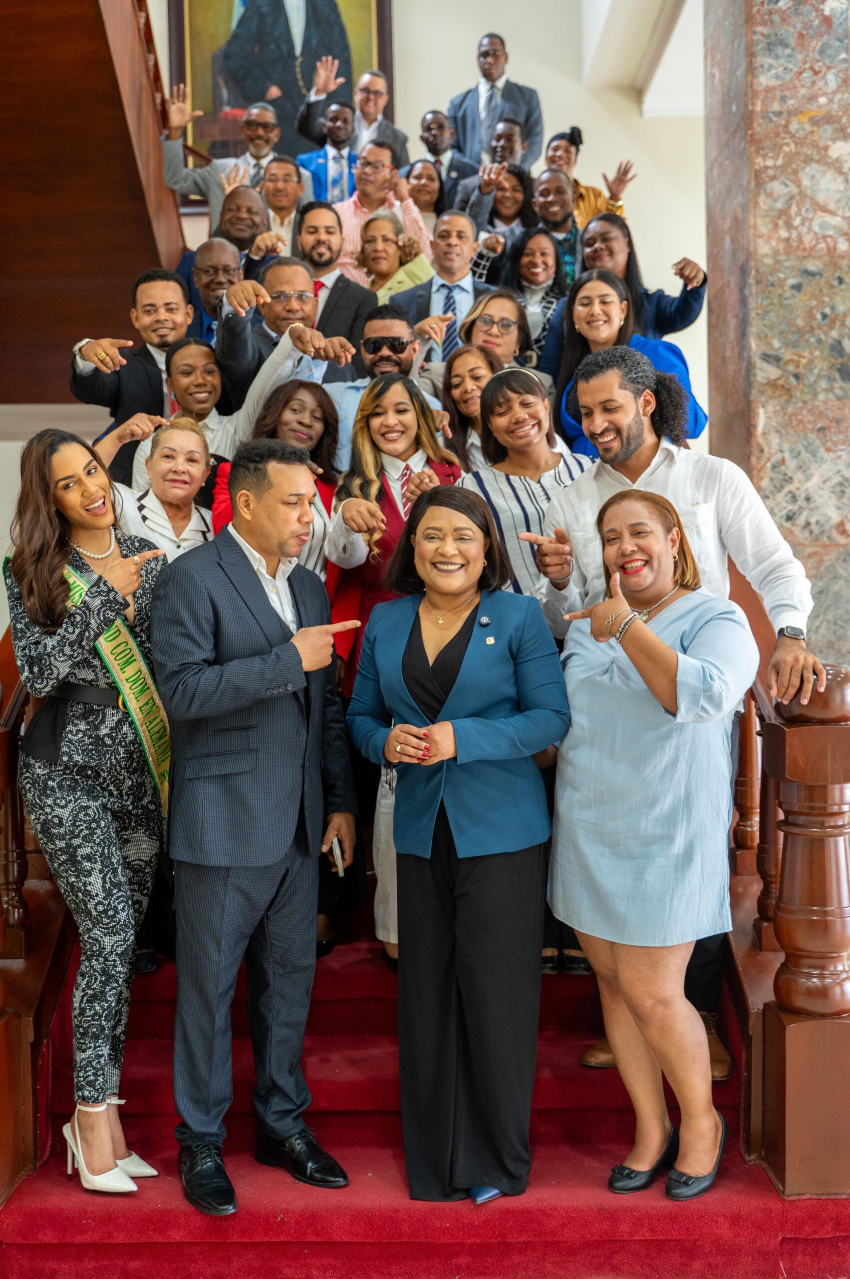 Senado abre sus puertas a locutores de San Pedro de Macorís, quienes vivieron la experiencia de ser senadores por un día 1 IMG 20260618 WA0076 scaled
