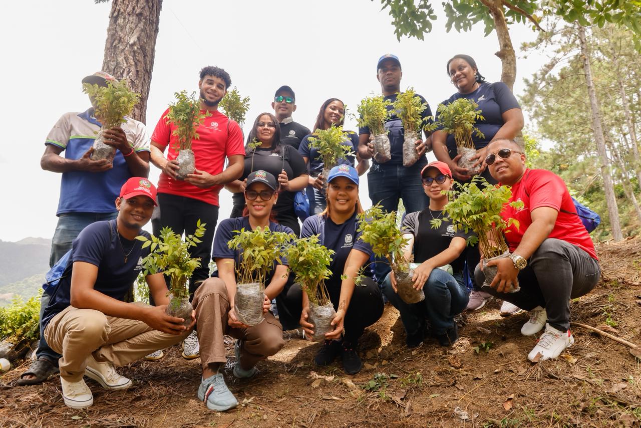 Senado realiza jornada de reforestación en la cuenca alta del río Nizao y establece su segundo bosque institucional 1 IMG 20260626 WA0123 2