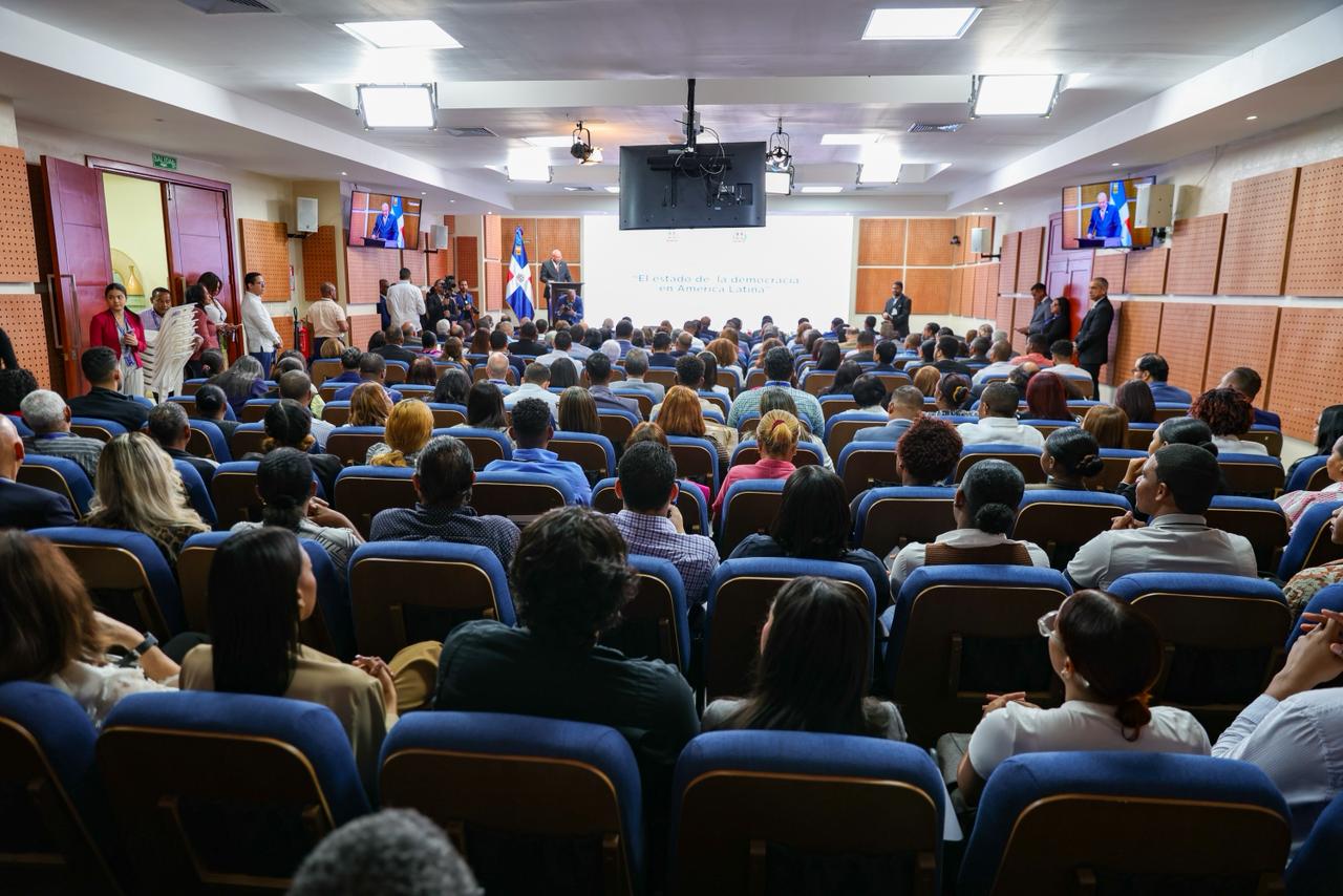 Politólogo estadounidense, Steven Levitsky, imparte en el Senado de la República la conferencia "Estado de la Democracia en América Latina” 2 WhatsApp Image 2026 06 03 at 1.44.06 PM 1