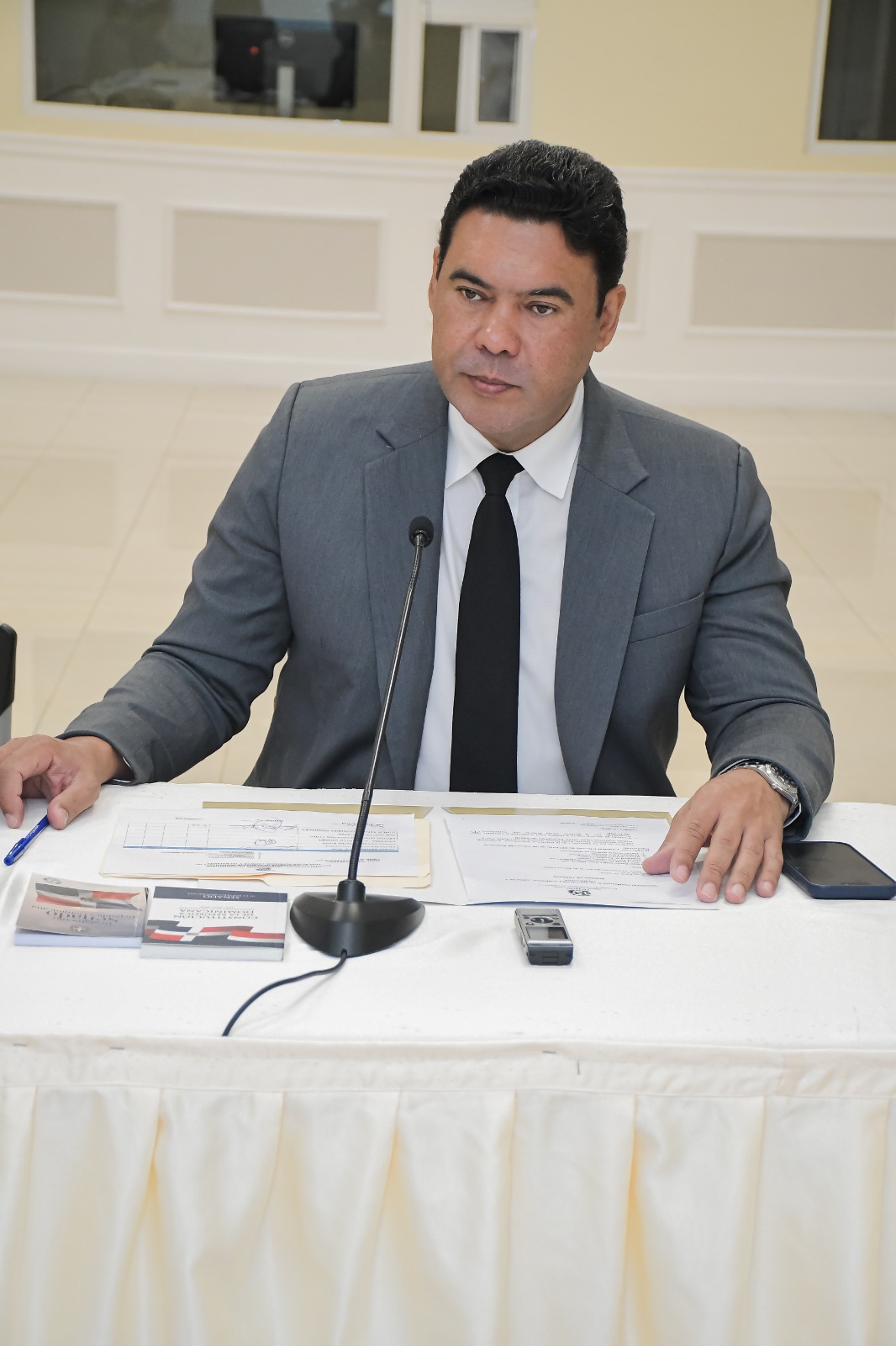 Comisión de Educación Superior favorece proyecto de ley que regula la licencia para el ejercicio profesional 1 WhatsApp Image 2026 06 08 at 11.56.42 AM 1
