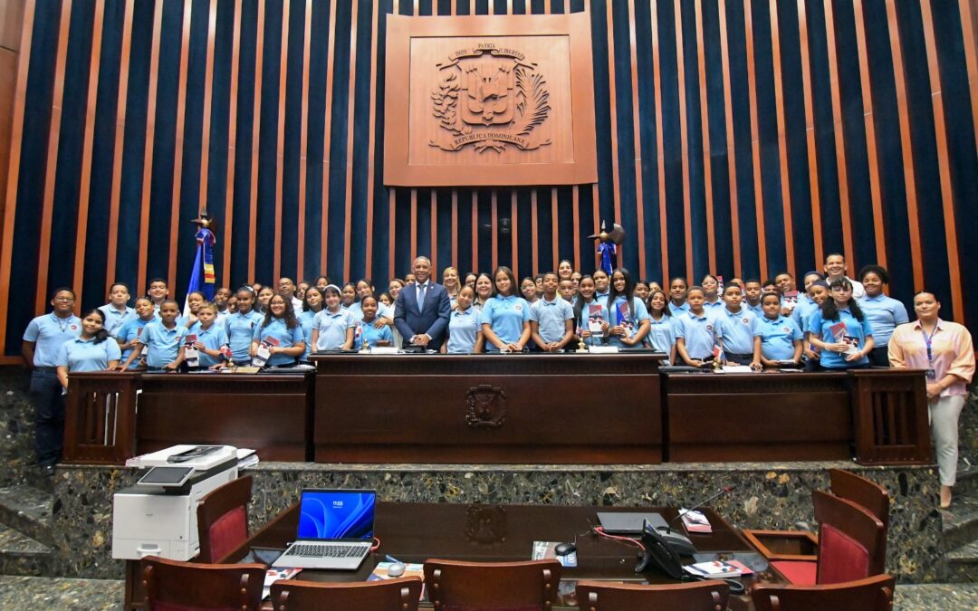 Estudiantes de la Escuela Divina Providencia conocen el Senado de la República