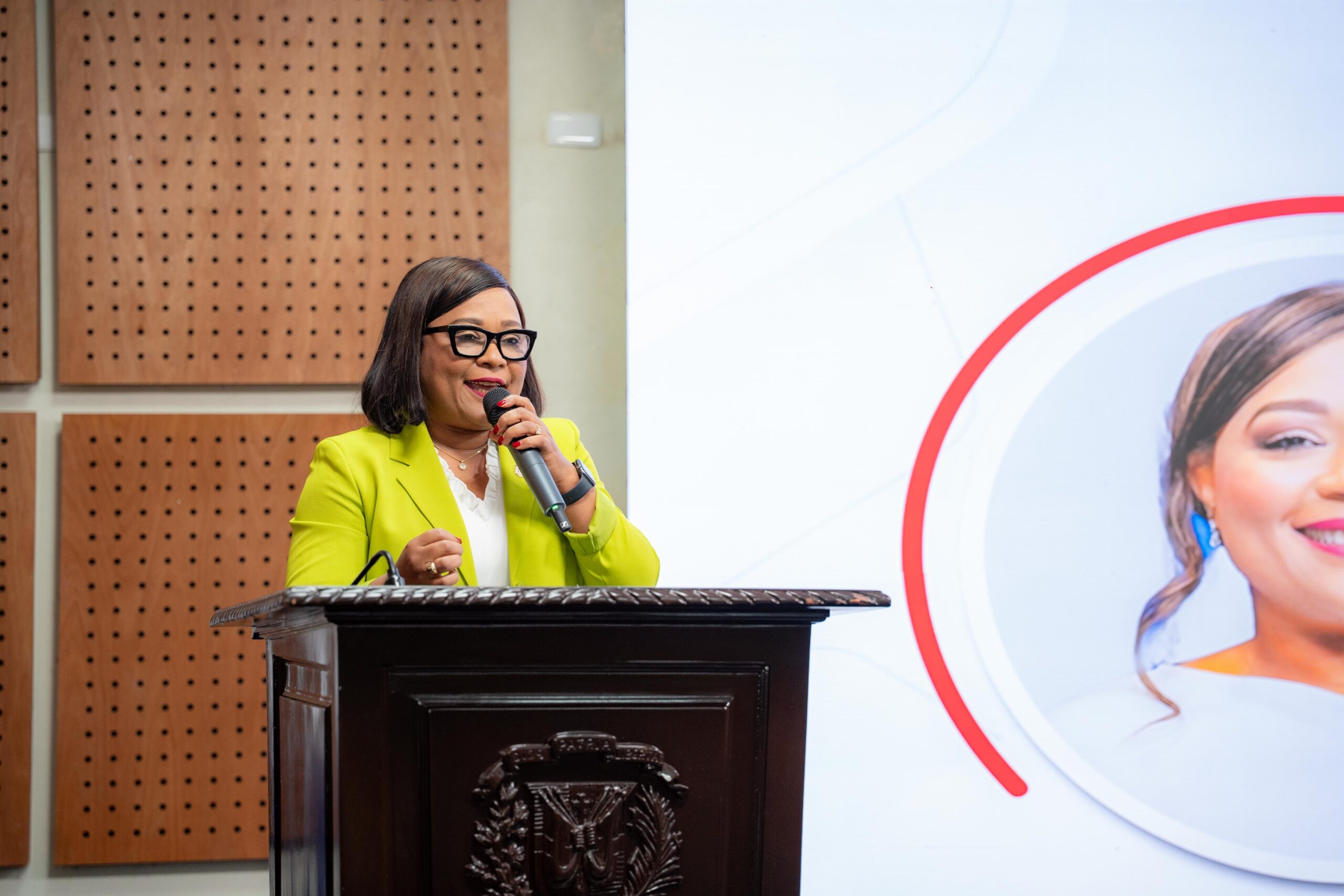 Congreso Nacional recibe guía impulsada por el Ministerio de la Mujer para fortalecer leyes con enfoque de igualdad 2 WhatsApp Image 2026 06 11 at 12.12.31 PM 4 scaled