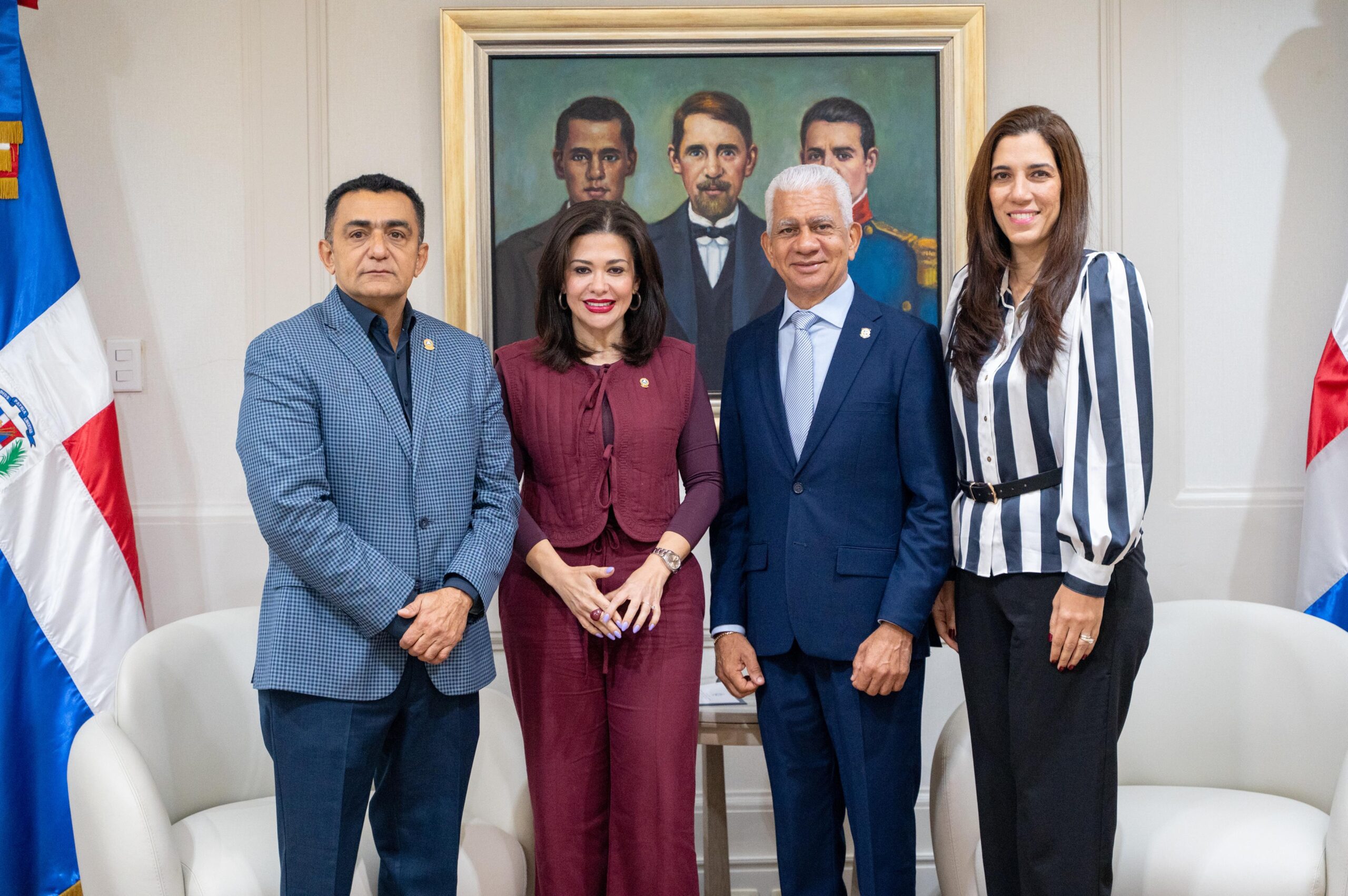 Presidente del Senado, Ricardo de los Santos recibe delegación del PARLACEN