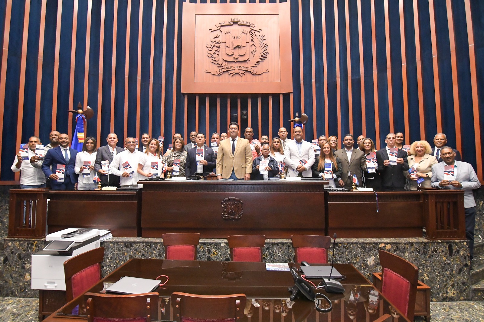 Delegación del CODIA región Este visita el Senado e intercambia propuestas con el senador Rafael Barón Duluc