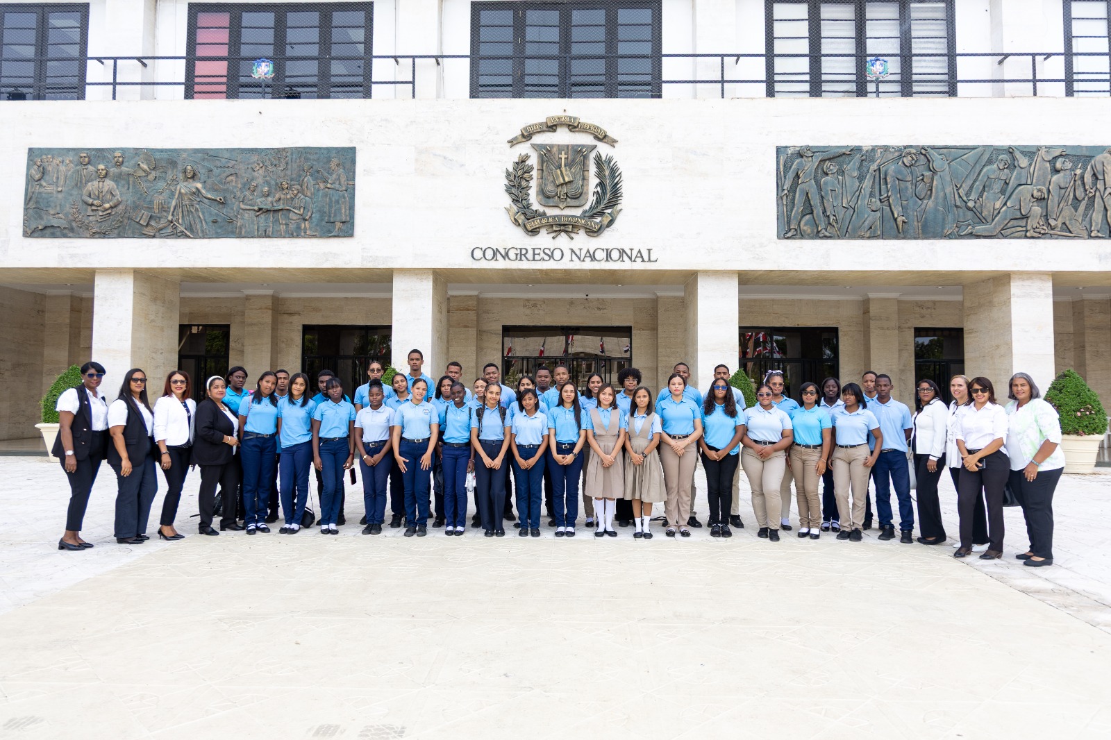 Senado recibe a estudiantes de varios centros educativos de la provincia Barahona 1 WhatsApp Image 2026 06 17 at 2.01.08 PM