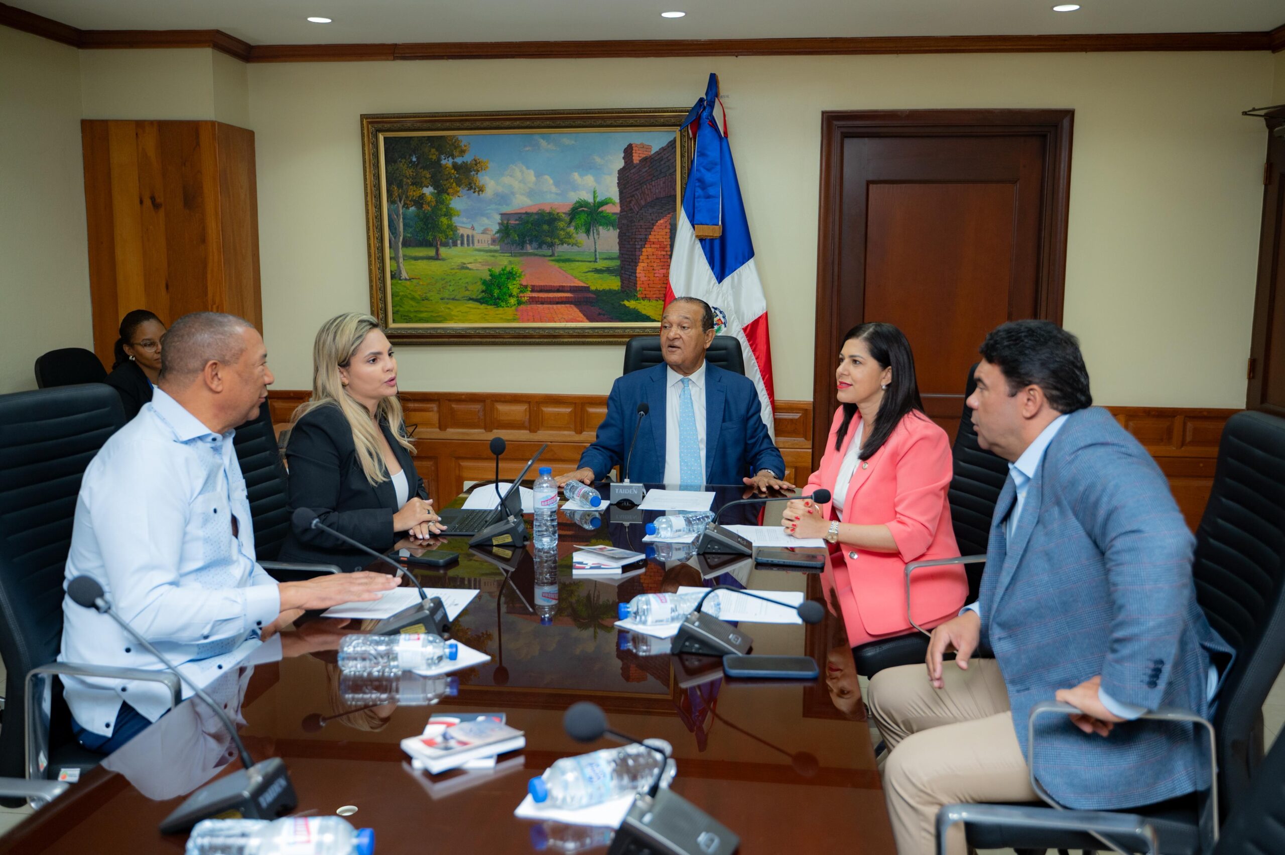 Comisión de Medio Ambiente del Senado aprueba resolución en favor de la titulación de familias de Las Salinas y la protección de las Dunas de Baní