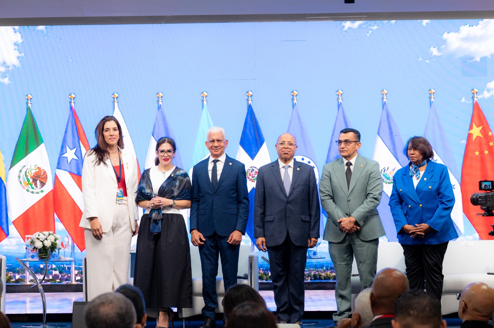 Presidente del Senado, Ricardo de los Santos, destaca importancia de la estabilidad macroeconómica y la integración financiera regional