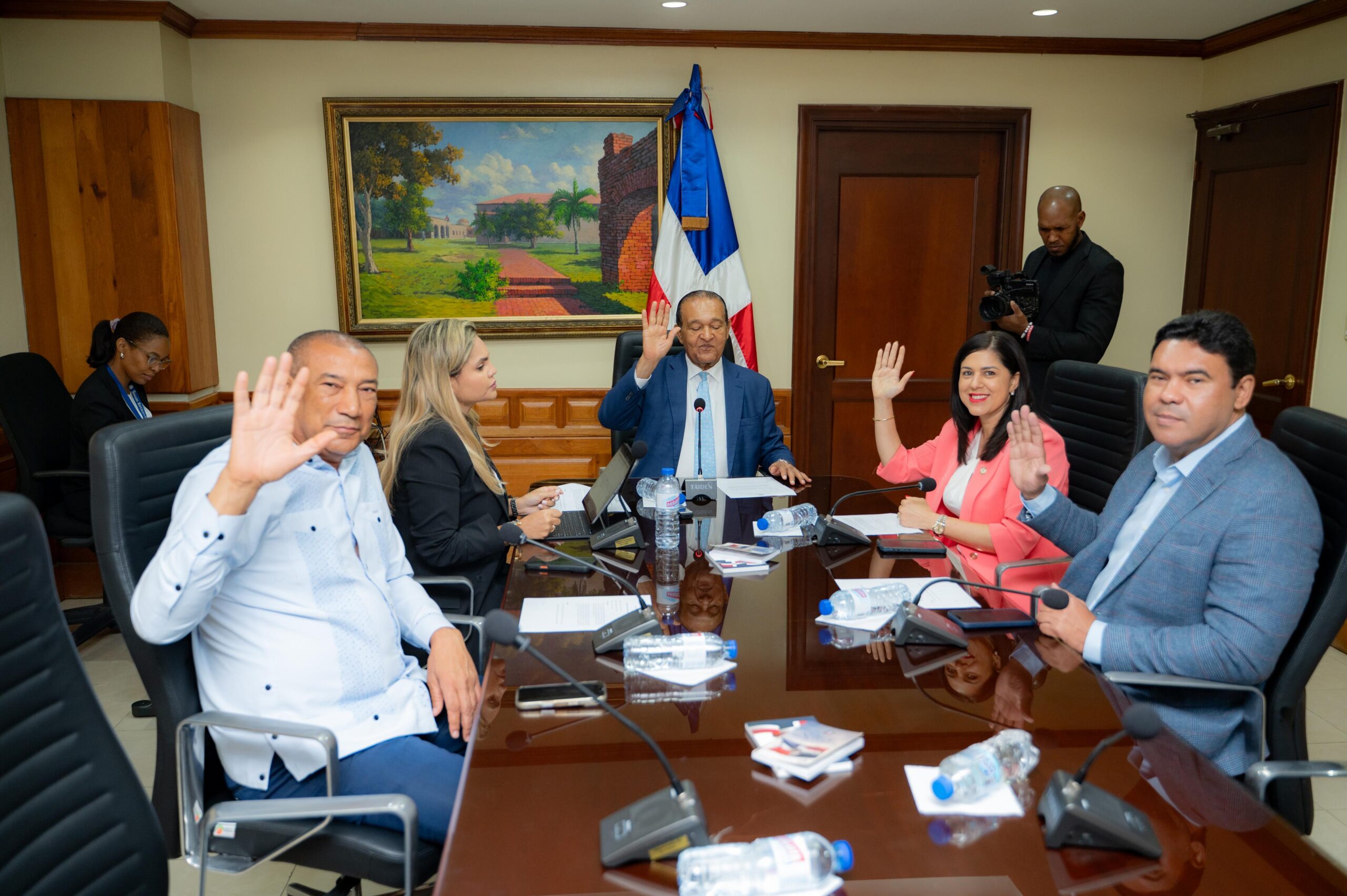 Comisión de Recursos Naturales y Medio Ambiente favorece construcción de sistema de alcantarillado sanitario en Villa Tapia